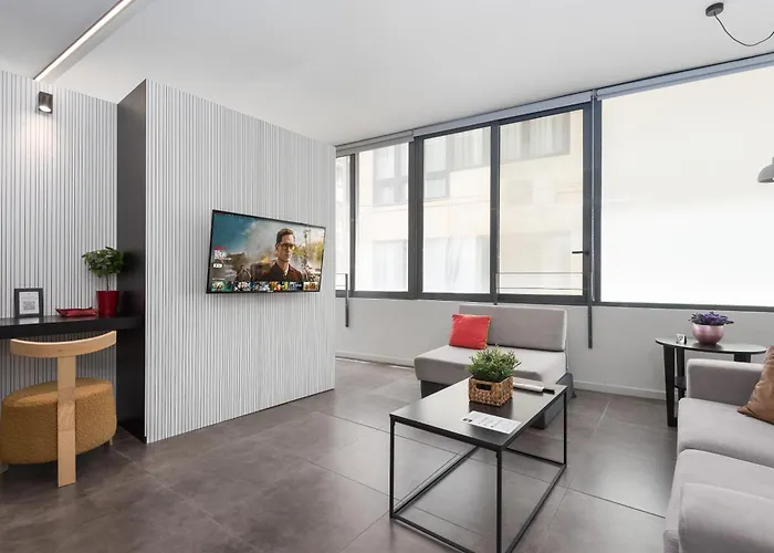 M17 Studios & Suites In The Heart Of